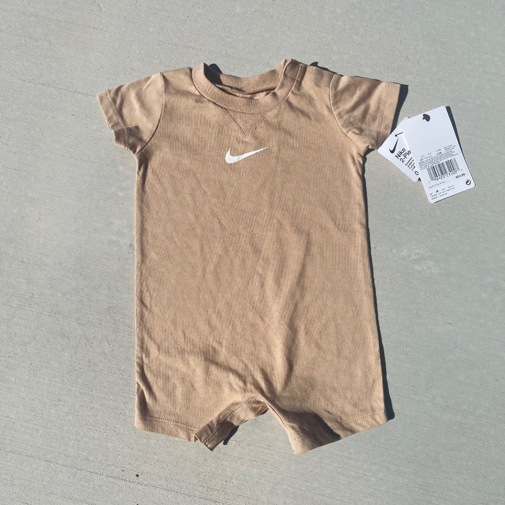 Nike romper infant 0-6 Month NWT
